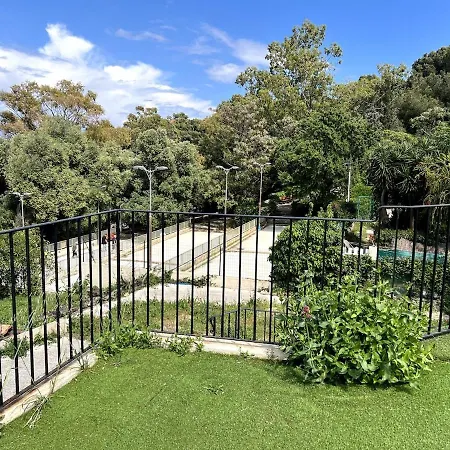 Between Land And Sea Apartmán *