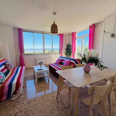 Between Land And Sea Apartment *